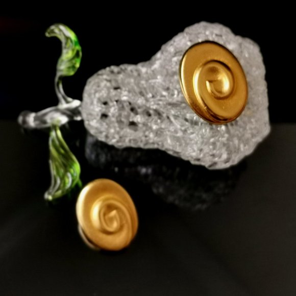 Vintage Gold Tone Oval Shape Pierced Earrings - Picture 6 of 7